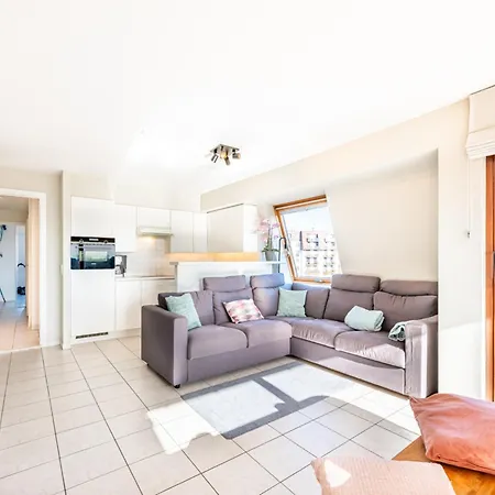 In Near The شقة *